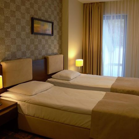 Hotel Via Baltica Łomża エクステリア 写真