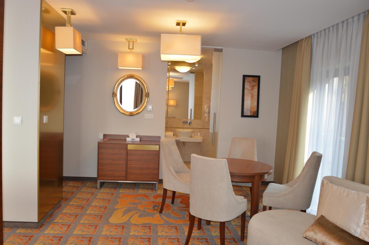 Hotel Via Baltica Łomża エクステリア 写真