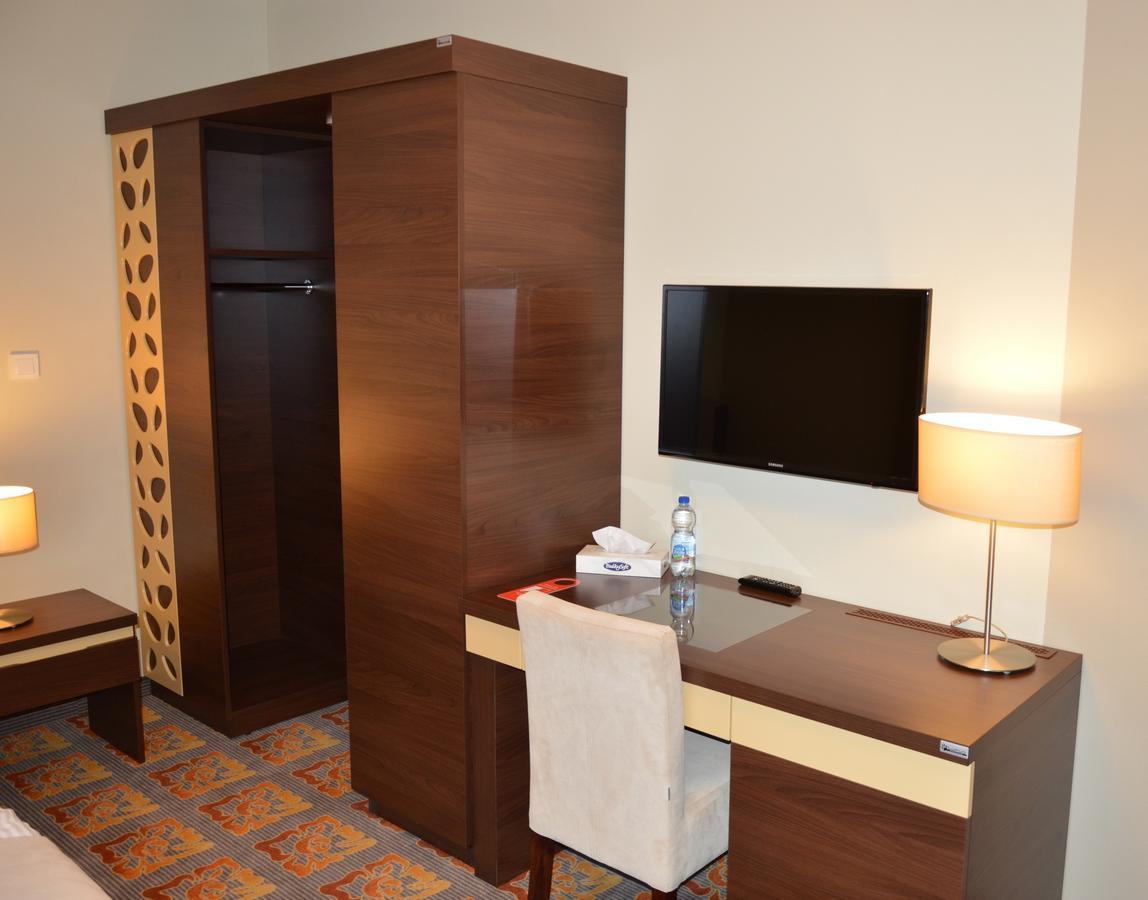 Hotel Via Baltica Łomża エクステリア 写真
