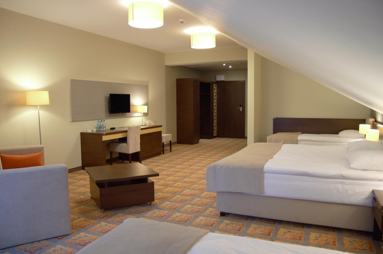 Hotel Via Baltica Łomża エクステリア 写真