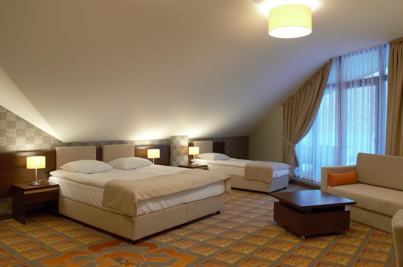 Hotel Via Baltica Łomża エクステリア 写真